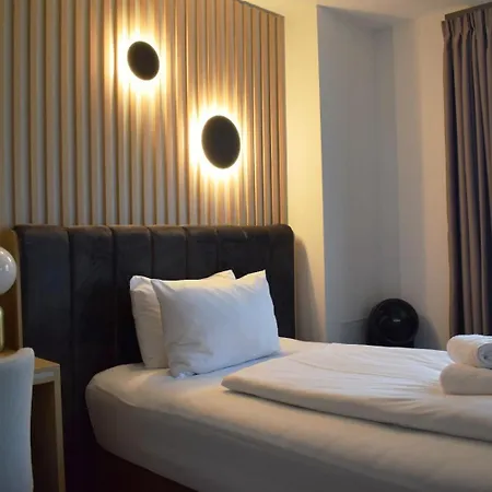 Akropolis Szálloda 3*