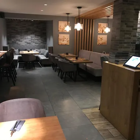 Akropolis 3* Norimberk